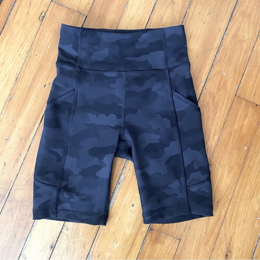 Lululemon Align High-Rise Short 8" Yoga
Camo Bike Shorts Black Gray